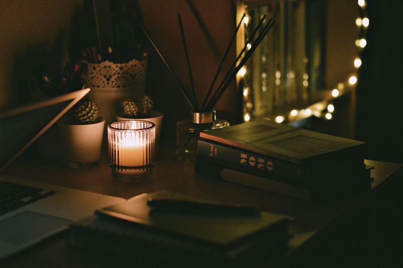 Bureau éditorial de Nébuleuse à Paris, espace de travail inspiré par l'astrologie
